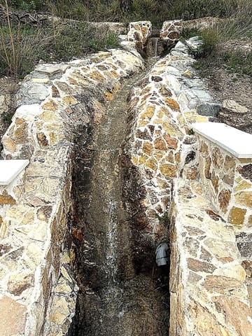 7 soveværelse Finca/Landehus til salg i Bayarque med garage - € 180.000 (Ref: 9645149)