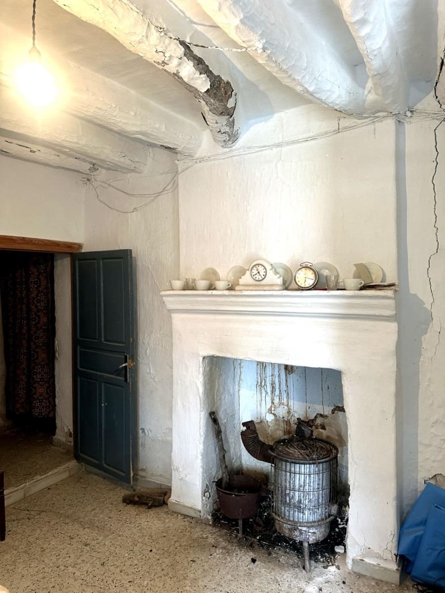 7 bedroom Finca/Country House for sale in Bayarque with garage - € 200,000 (Ref: 9645149)