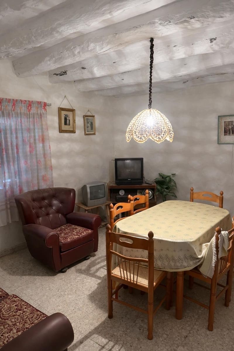 7 bedroom Finca/Country House for sale in Bayarque with garage - € 200,000 (Ref: 9645149)