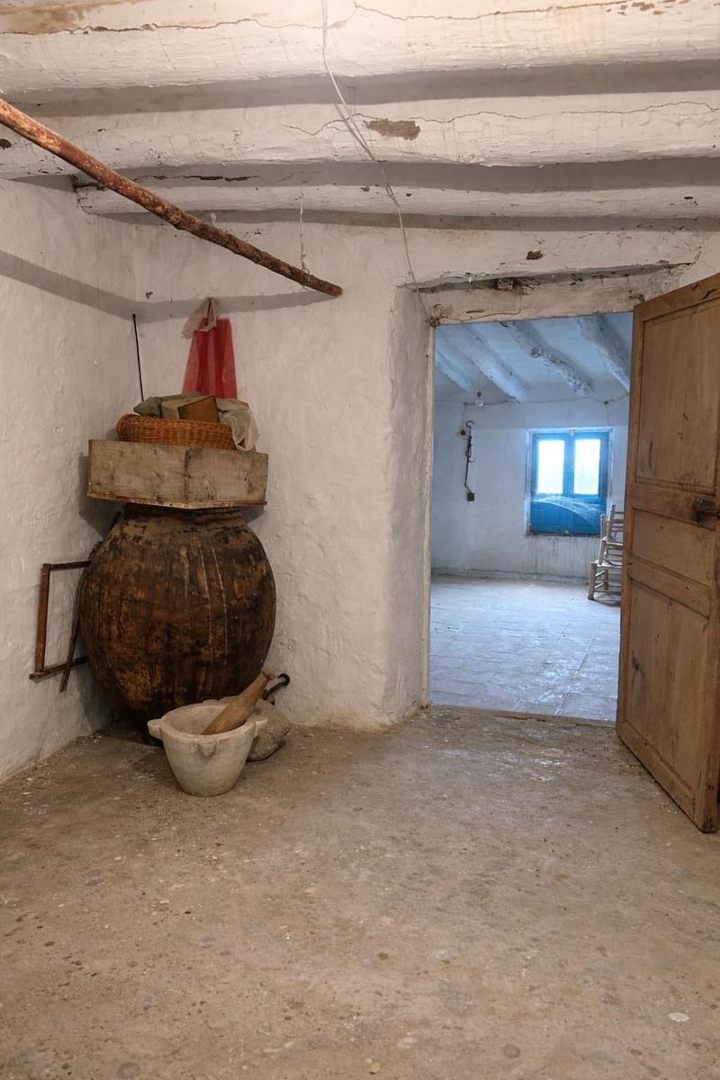 7 bedroom Finca/Country House for sale in Bayarque with garage - € 200,000 (Ref: 9645149)