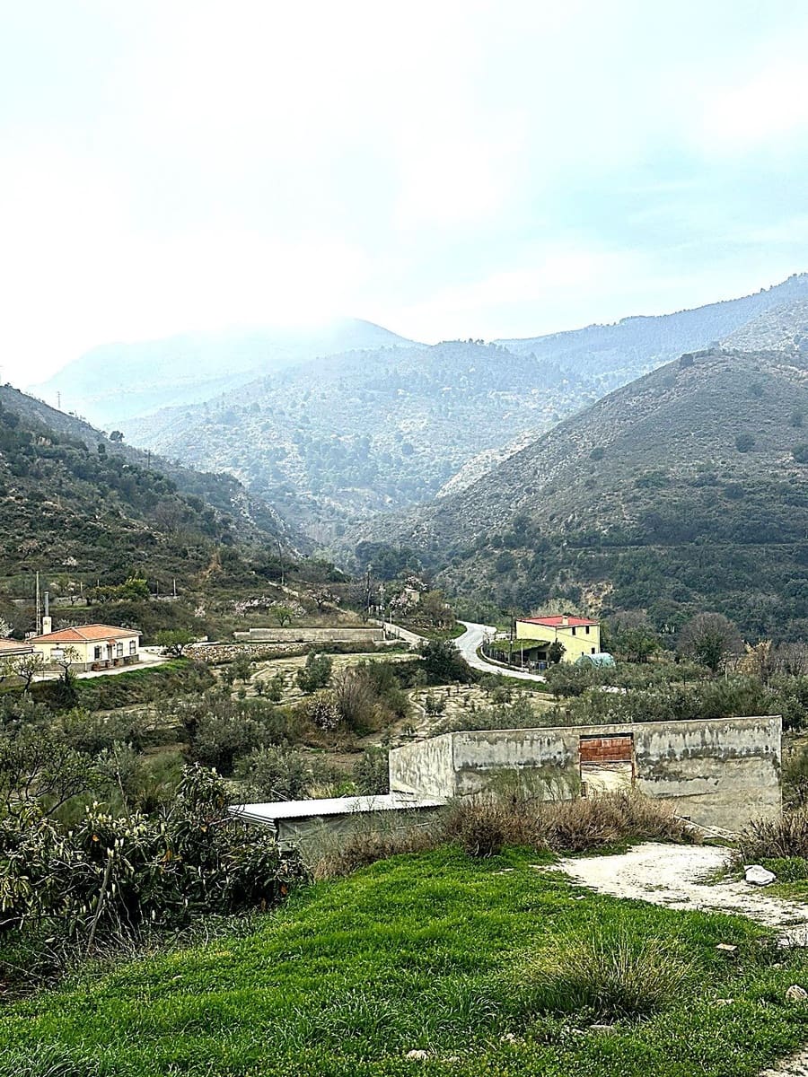 7 bedroom Finca/Country House for sale in Bayarque with garage - € 200,000 (Ref: 9645149)