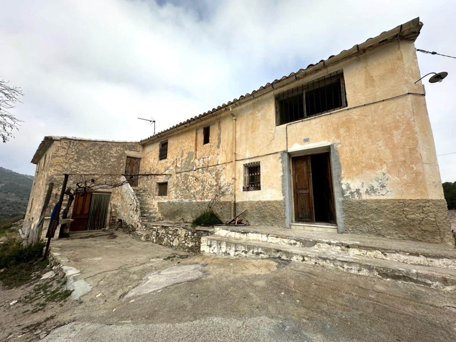 7 bedroom Finca/Country House for sale in Bayarque with garage - € 200,000 (Ref: 9645149)