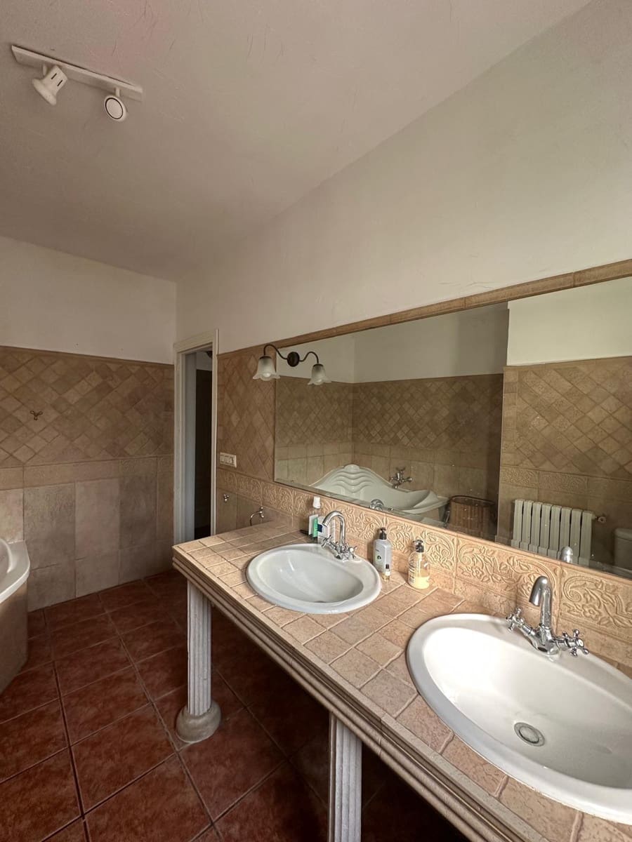 4 bedroom Villa for sale in Muro de Alcoy with pool - € 440,000 (Ref: 9726757)