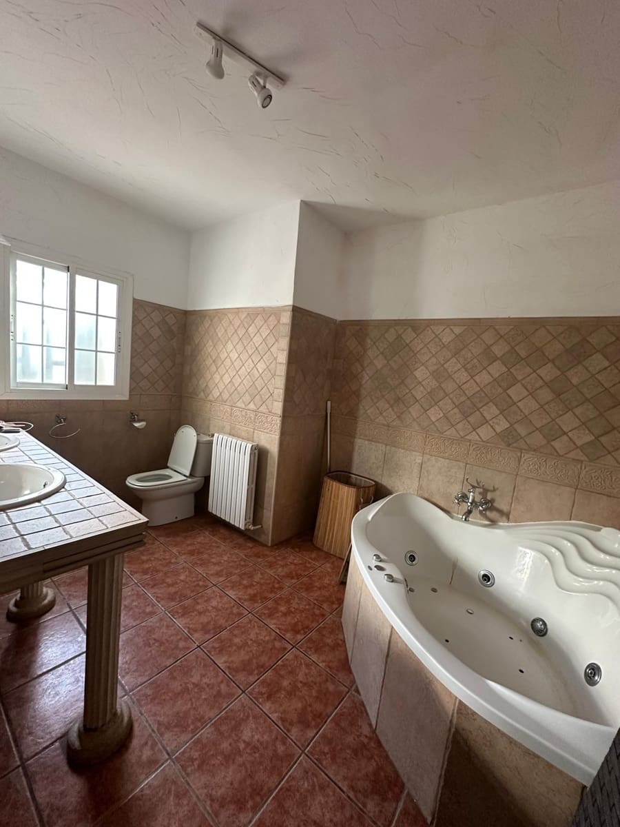 4 bedroom Villa for sale in Muro de Alcoy with pool - € 440,000 (Ref: 9726757)