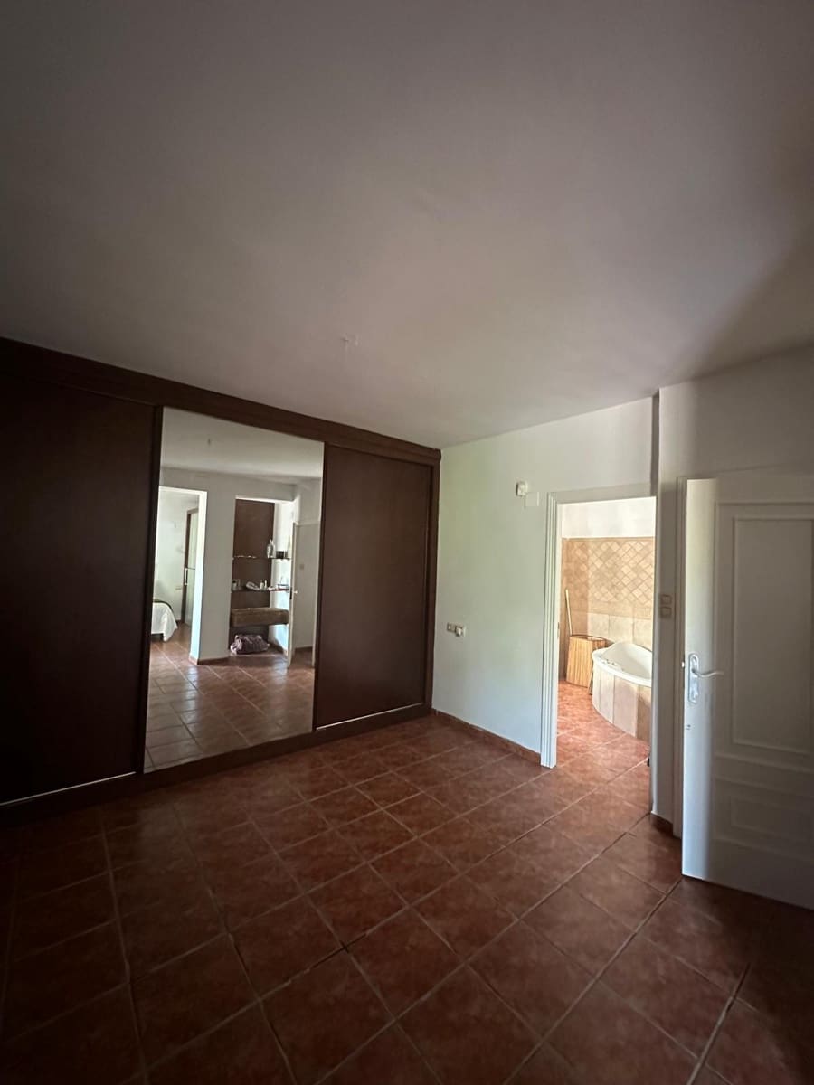 4 bedroom Villa for sale in Muro de Alcoy with pool - € 440,000 (Ref: 9726757)