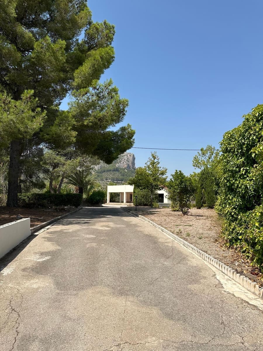 4 bedroom Villa for sale in Muro de Alcoy with pool - € 440,000 (Ref: 9726757)