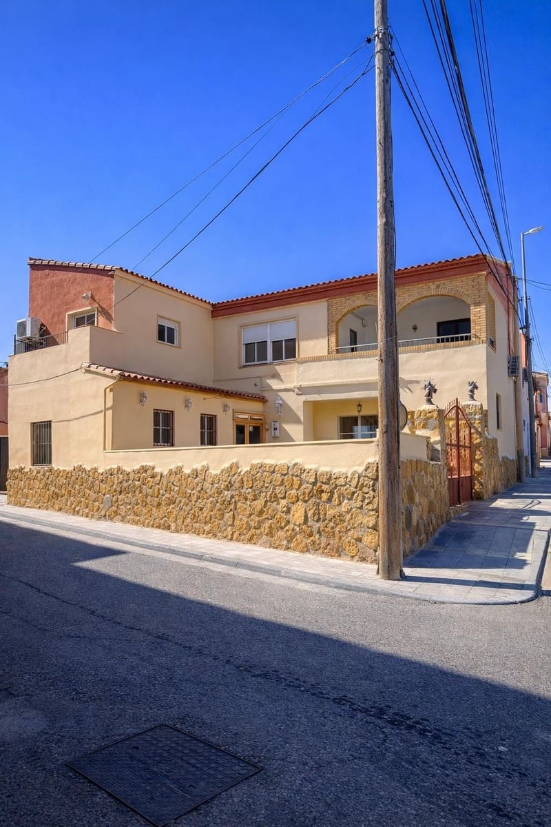 4 bedroom Villa for sale in Olula del Rio - € 300,000 (Ref: 9738934)