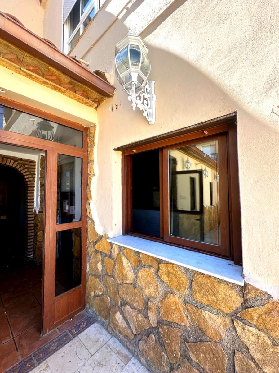 4 bedroom Villa for sale in Olula del Rio - € 300,000 (Ref: 9738934)