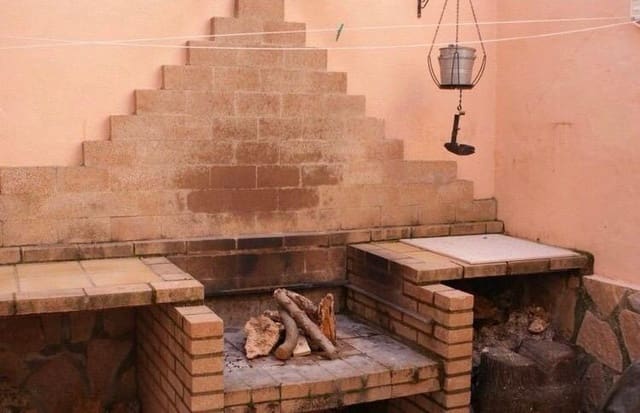 Casa de 5 habitaciones en Alcocer de Planes en venta - 260.000 € (Ref: 9738936)