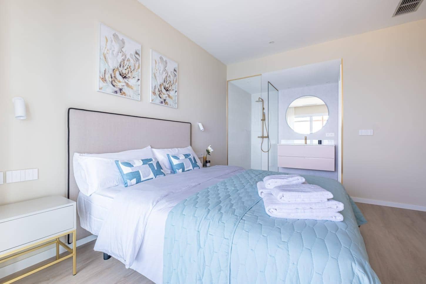 3 bedroom Apartment for sale in Benidorm with pool - € 1,065,000 (Ref: 9812247)