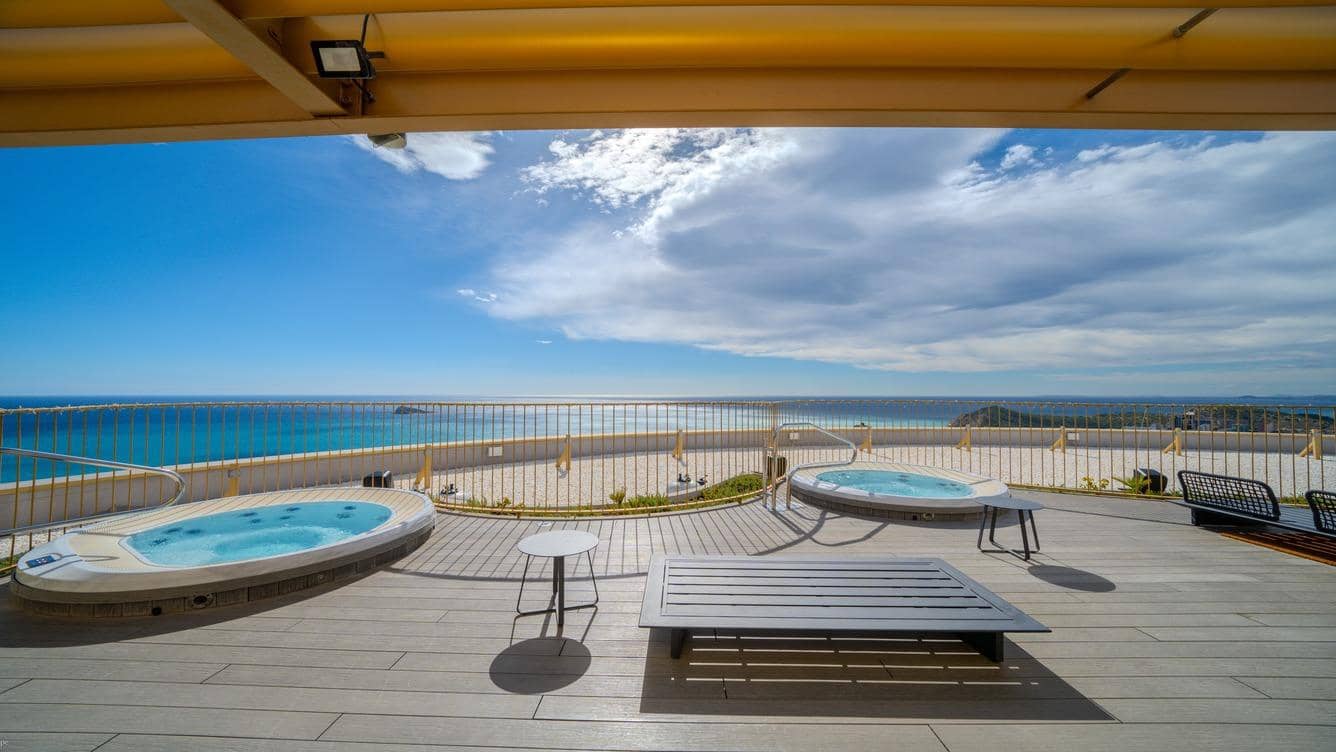 3 bedroom Apartment for sale in Benidorm with pool - € 1,065,000 (Ref: 9812247)