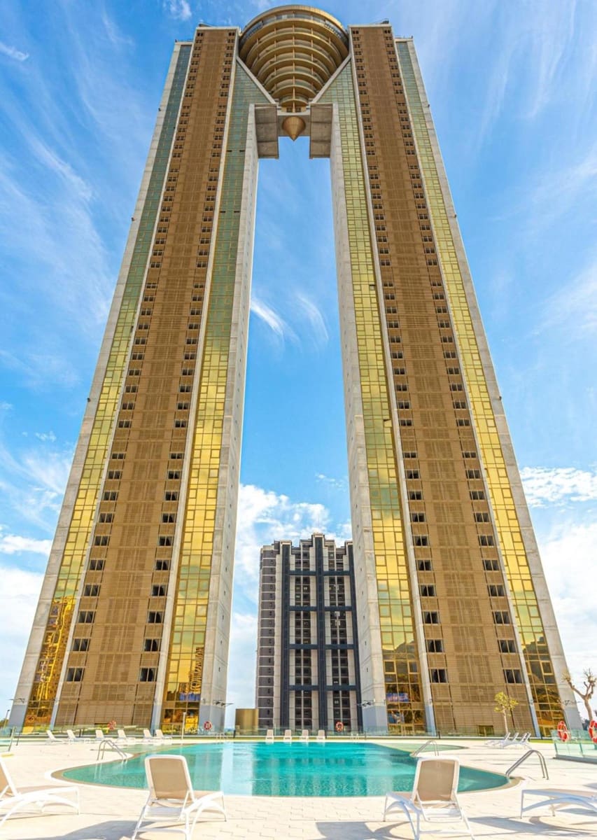3 bedroom Apartment for sale in Benidorm with pool - € 1,065,000 (Ref: 9812247)