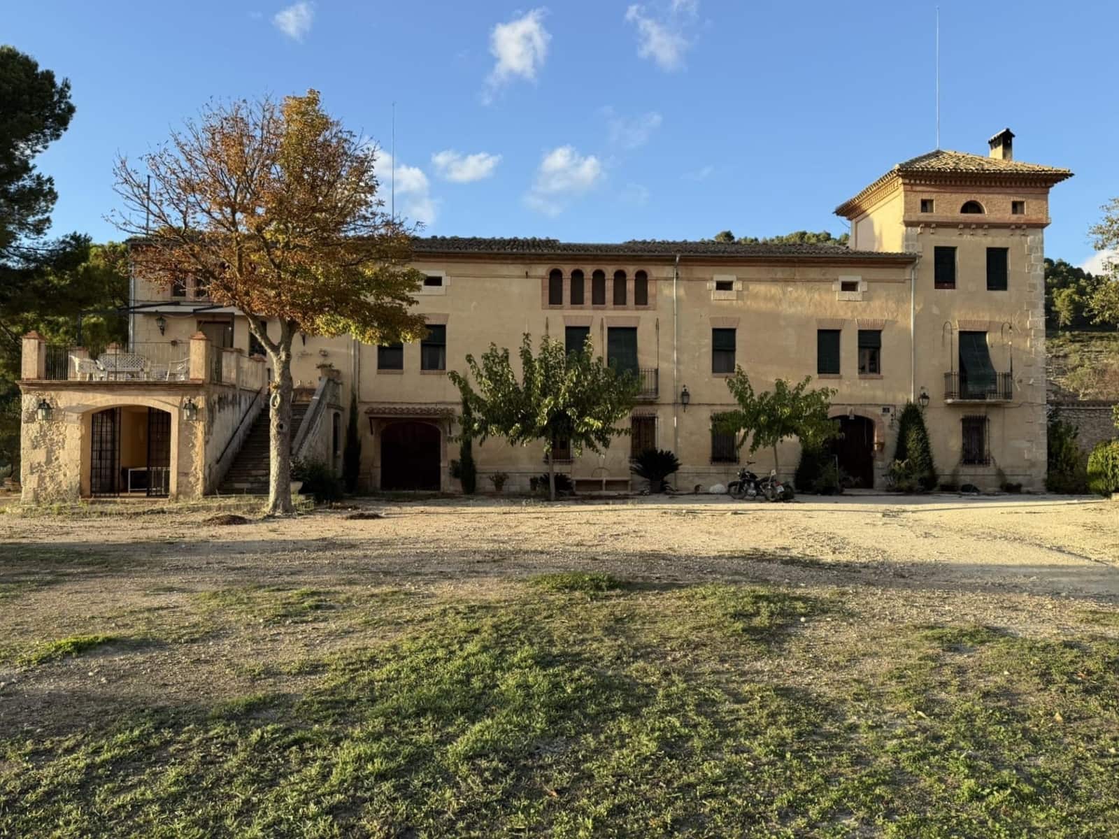 8 bedroom Villa for sale in Alcoy / Alcoi with garage - € 2,100,000 (Ref: 9833780)