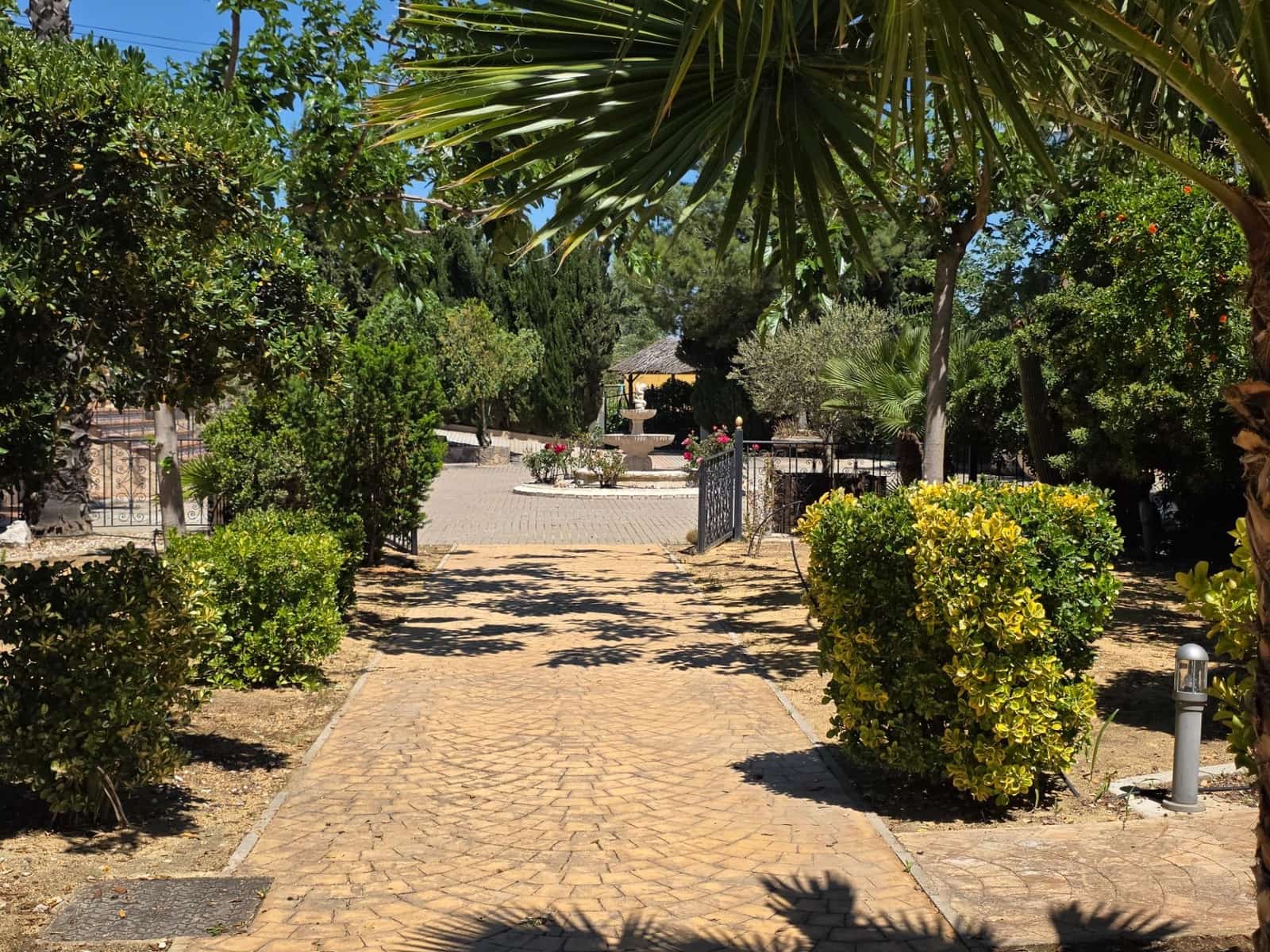 8 bedroom Finca/Country House for sale in Sax with pool garage - € 550,000 (Ref: 9865312)
