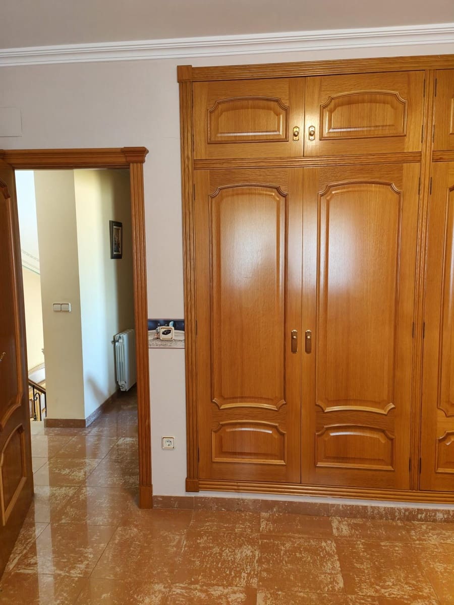 5 bedroom Villa for sale in Alcoy / Alcoi with pool garage - € 430,000 (Ref: 9911168)