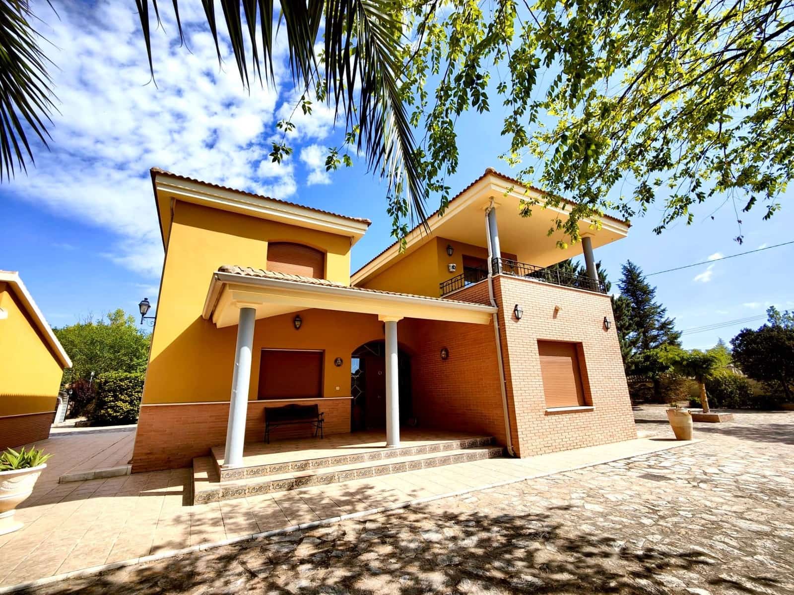 5 bedroom Villa for sale in Alcoy / Alcoi with pool garage - € 430,000 (Ref: 9911168)