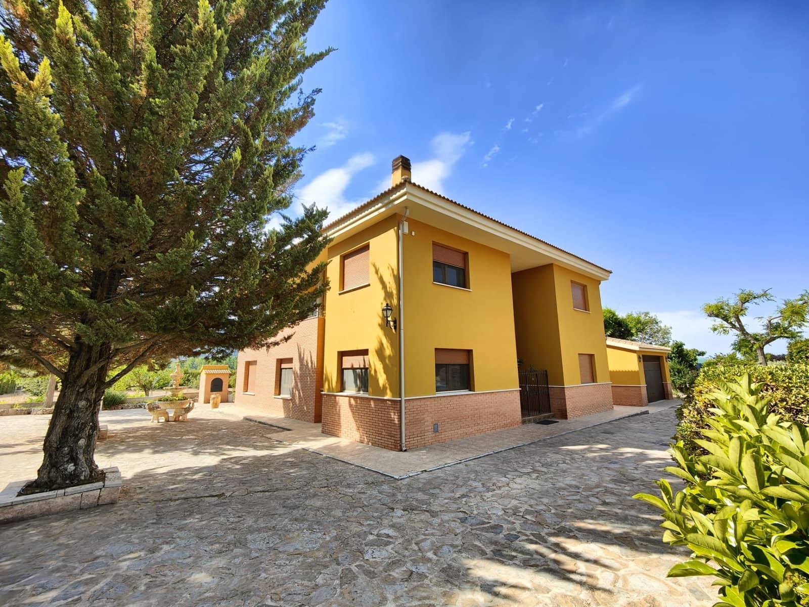 5 bedroom Villa for sale in Alcoy / Alcoi with pool garage - € 430,000 (Ref: 9911168)