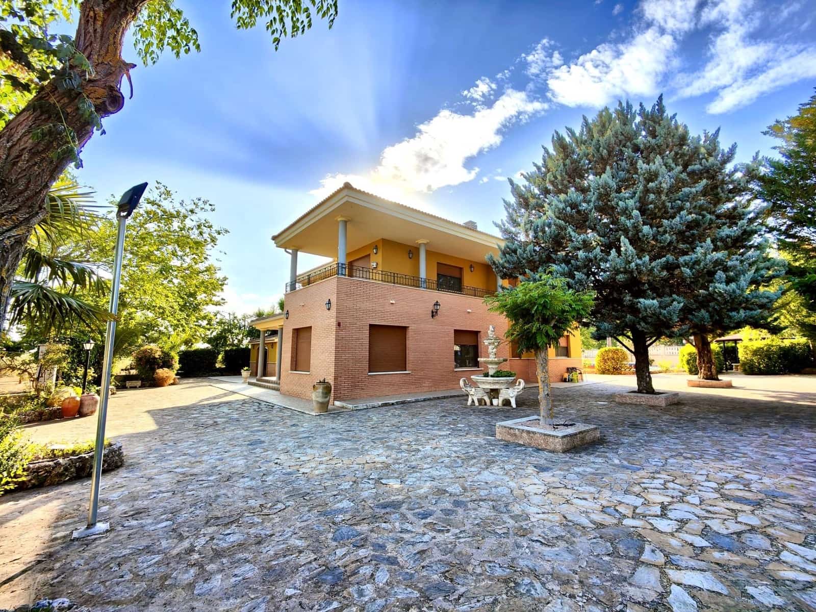 5 bedroom Villa for sale in Alcoy / Alcoi with pool garage - € 430,000 (Ref: 9911168)