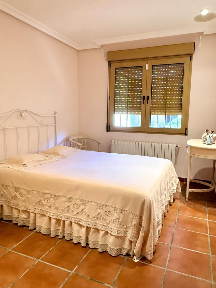 4 bedroom Villa for sale in Cocentaina with pool garage - € 695,000 (Ref: 9913274)