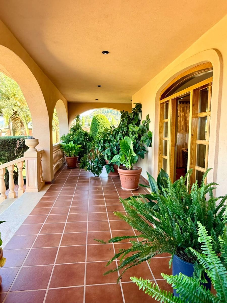 4 bedroom Villa for sale in Cocentaina with pool garage - € 695,000 (Ref: 9913274)
