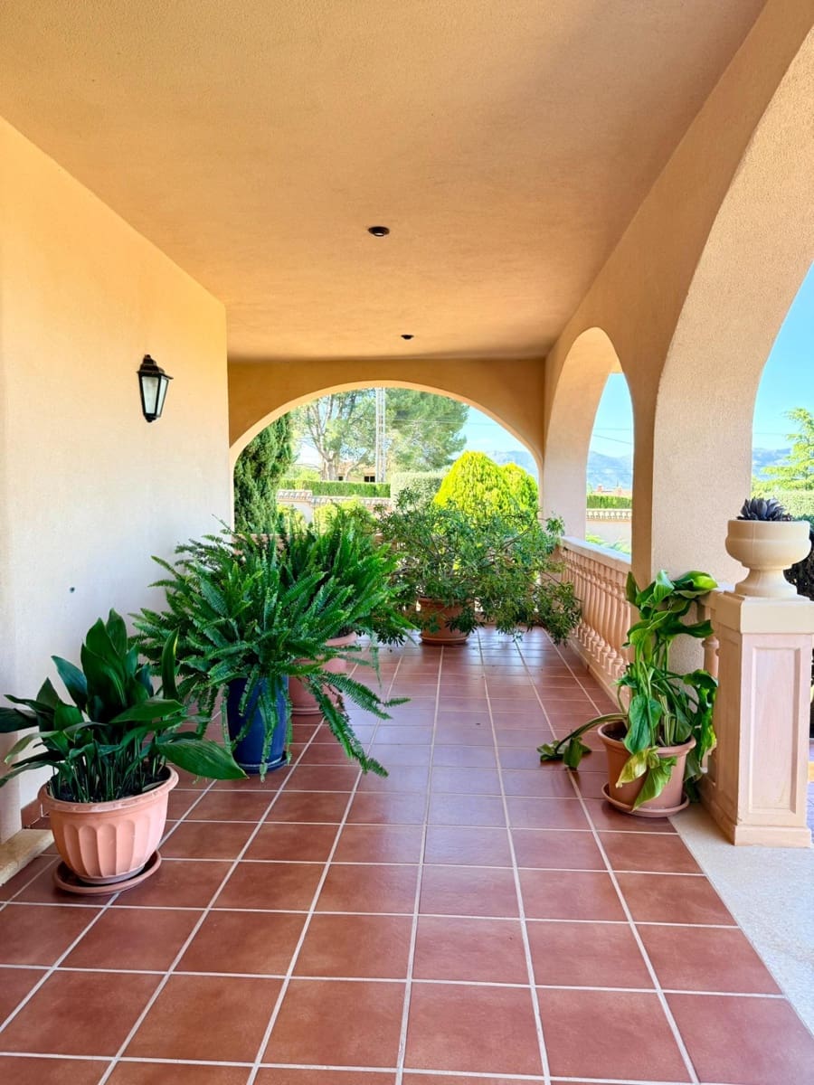 4 bedroom Villa for sale in Cocentaina with pool garage - € 695,000 (Ref: 9913274)