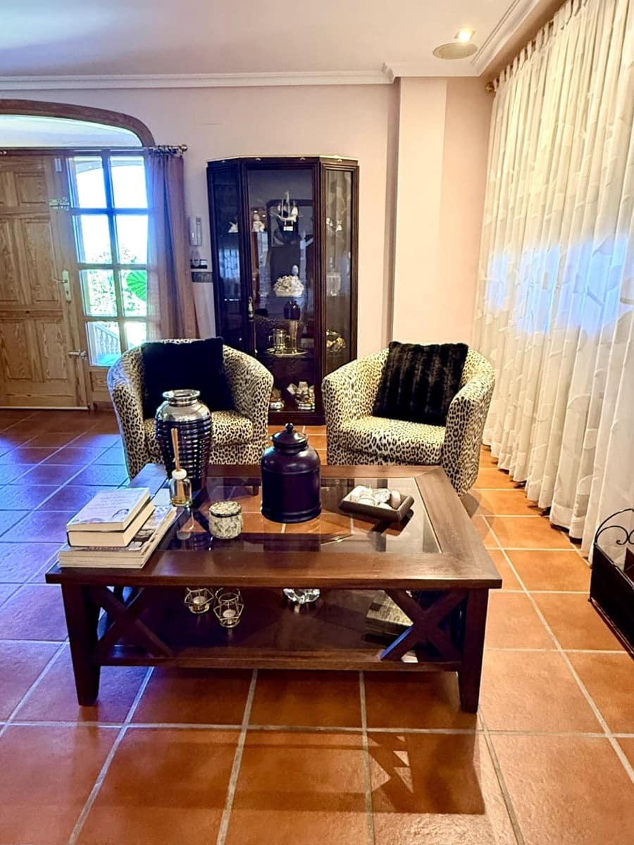 4 bedroom Villa for sale in Cocentaina with pool garage - € 695,000 (Ref: 9913274)