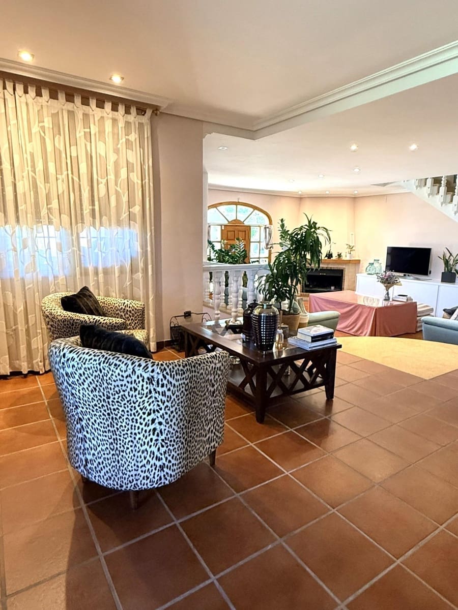 4 bedroom Villa for sale in Cocentaina with pool garage - € 695,000 (Ref: 9913274)