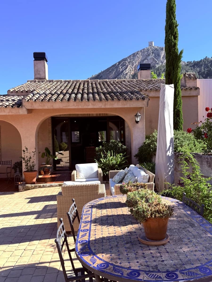 4 bedroom Villa for sale in Cocentaina with pool garage - € 695,000 (Ref: 9913274)