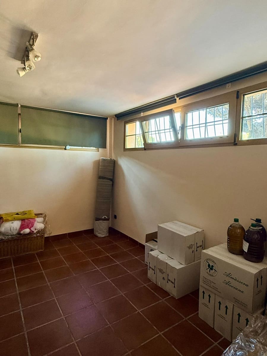 4 bedroom Villa for sale in Cocentaina with pool garage - € 695,000 (Ref: 9913274)
