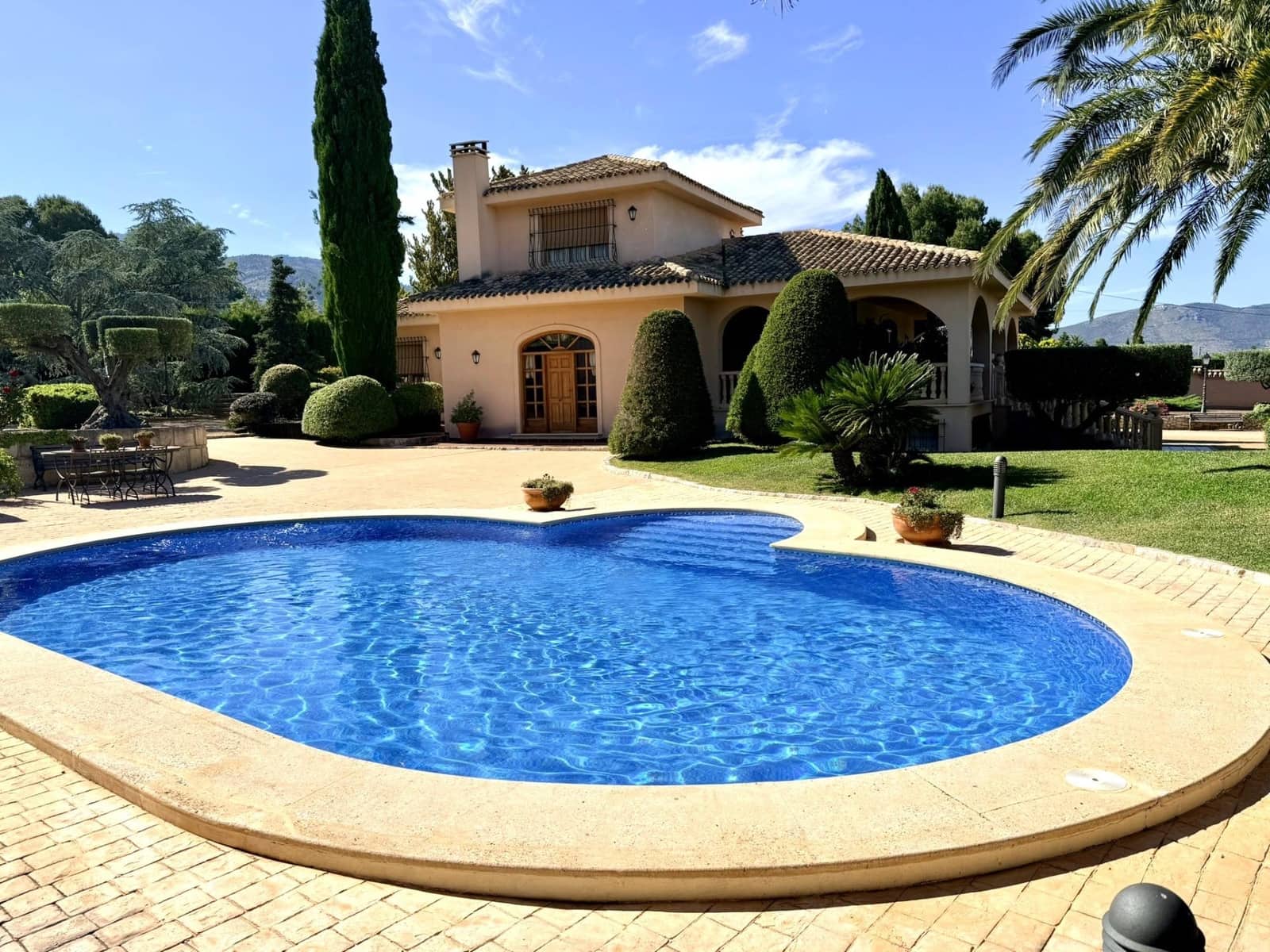 4 bedroom Villa for sale in Cocentaina with pool garage - € 695,000 (Ref: 9913274)