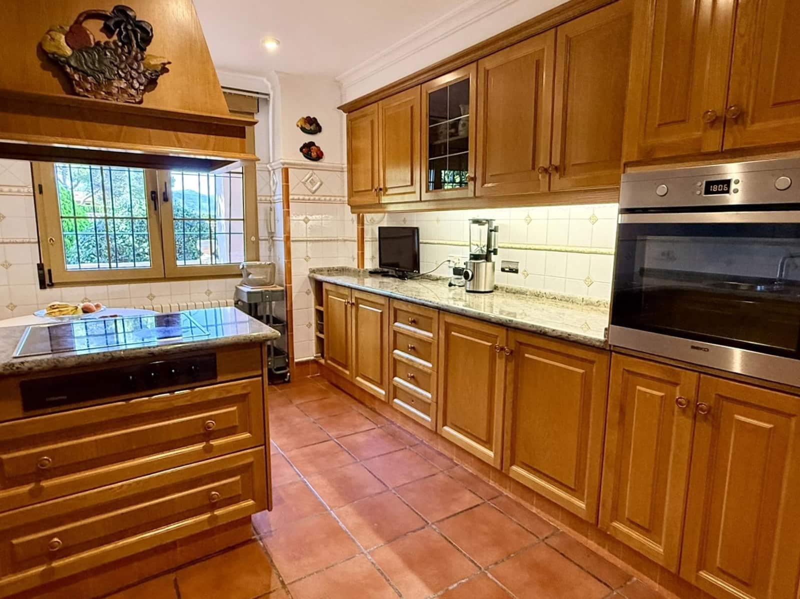 4 bedroom Villa for sale in Cocentaina with pool garage - € 695,000 (Ref: 9913274)