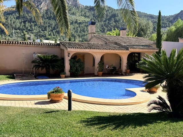 4 soverom Villa til salgs i Cocentaina med svømmebasseng garasje - € 695 000 (Ref: 9913274)