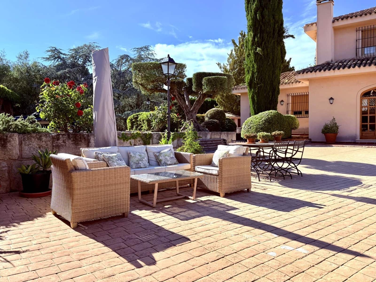 4 bedroom Villa for sale in Cocentaina with pool garage - € 695,000 (Ref: 9913274)