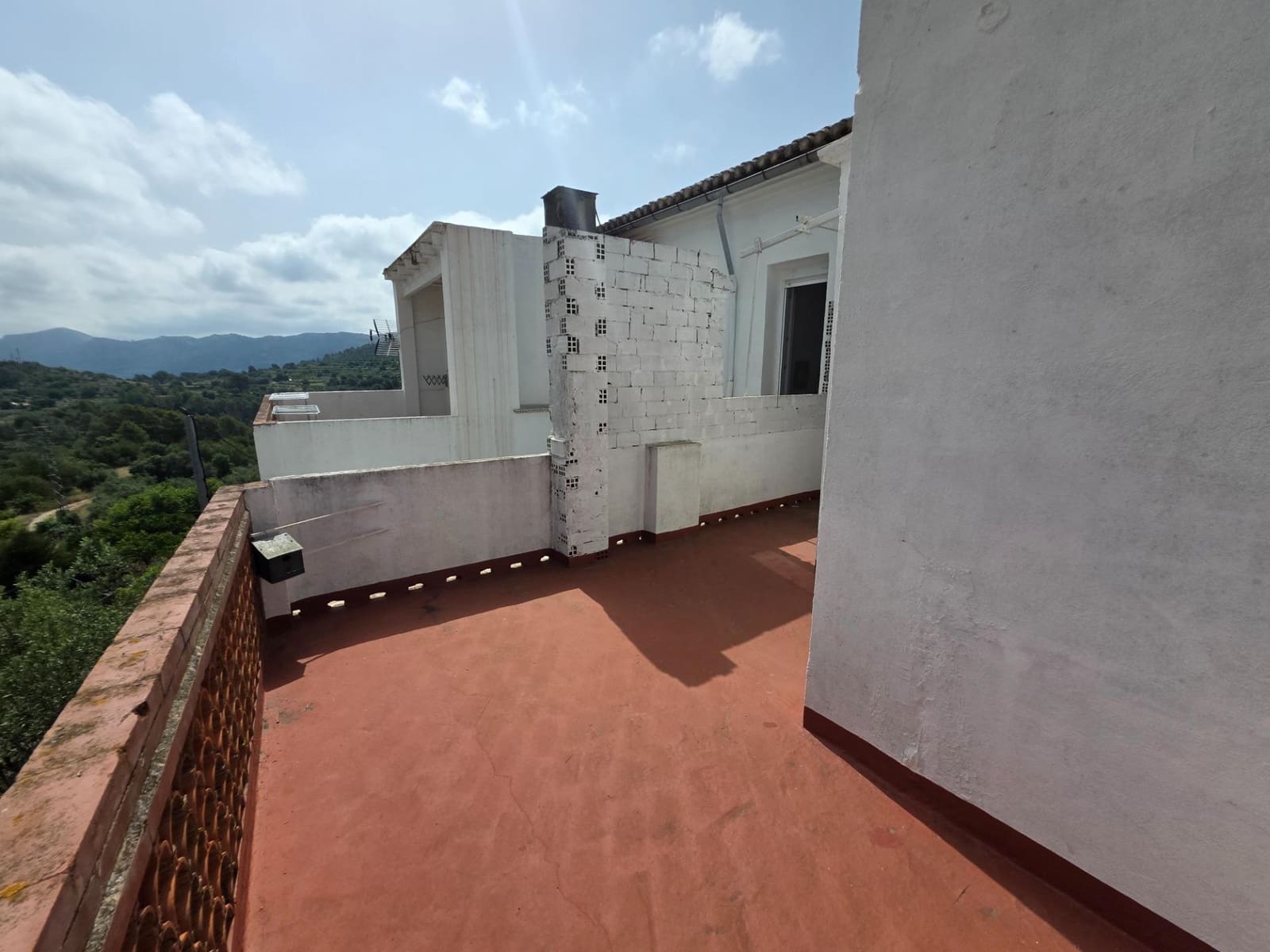 6 bedroom Townhouse for sale in Vall de Gallinera with garage - € 445,000 (Ref: 9927520)