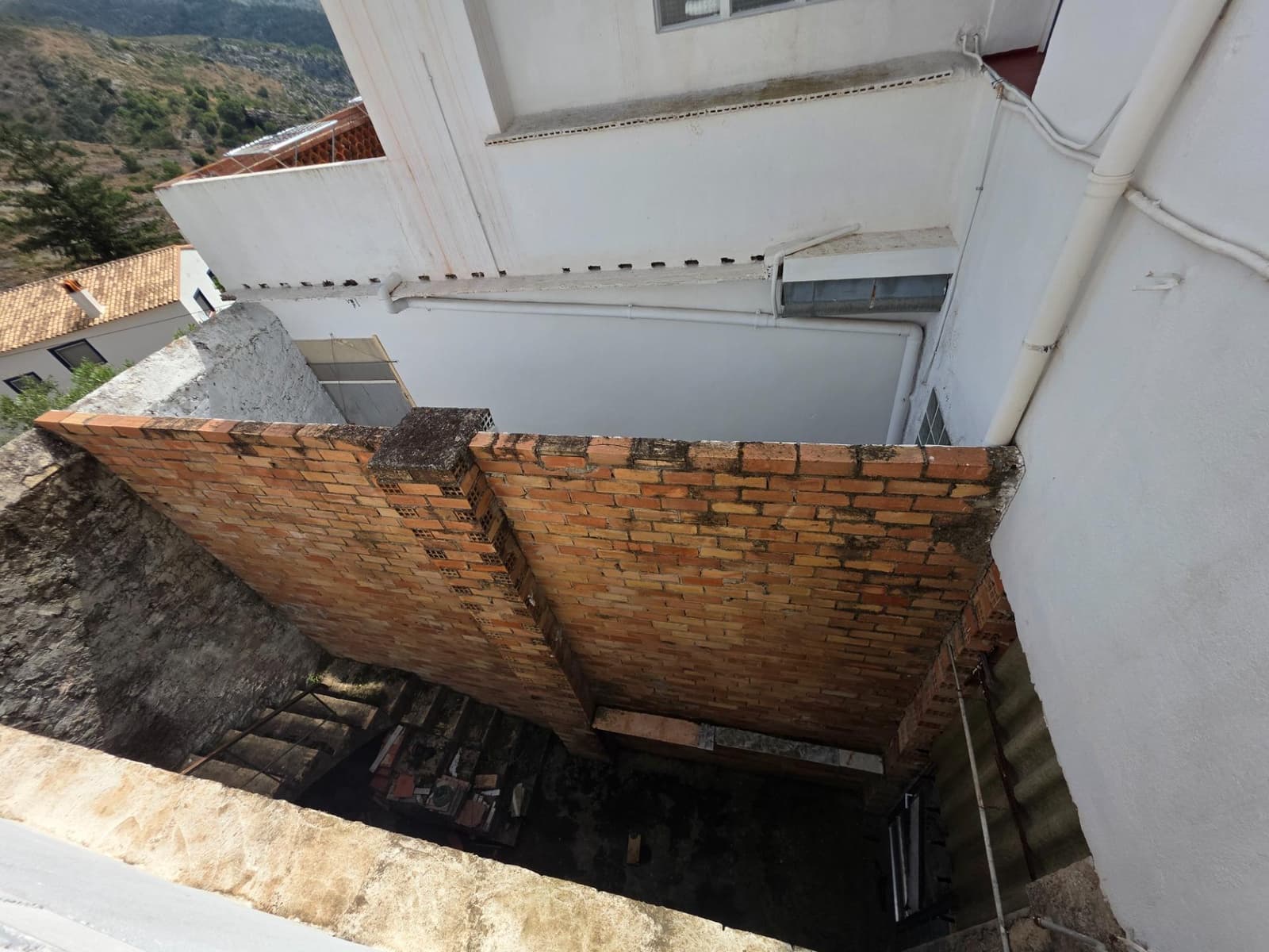 6 bedroom Townhouse for sale in Vall de Gallinera with garage - € 445,000 (Ref: 9927520)