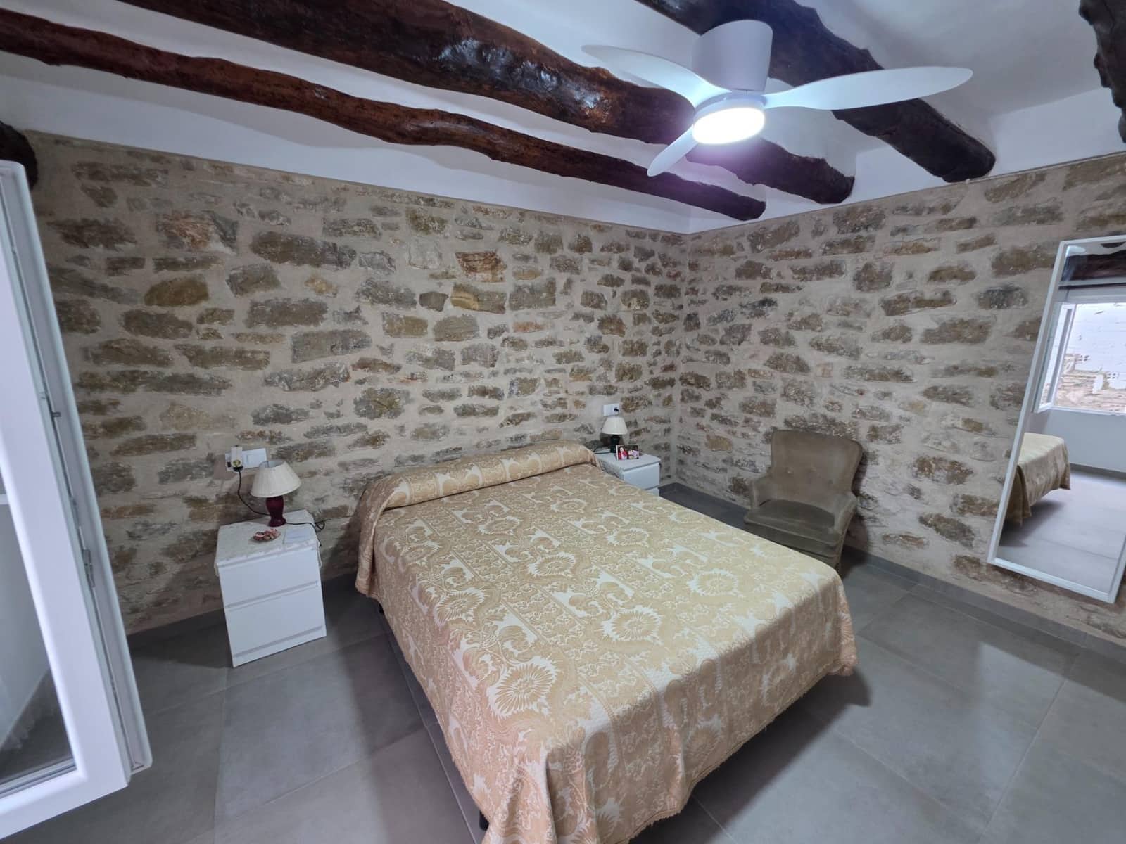 6 bedroom Townhouse for sale in Vall de Gallinera with garage - € 445,000 (Ref: 9927520)