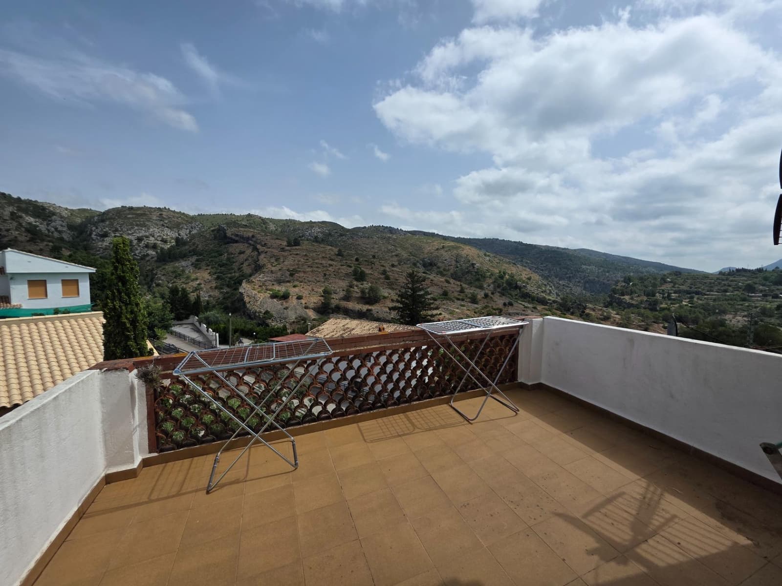 6 bedroom Townhouse for sale in Vall de Gallinera with garage - € 445,000 (Ref: 9927520)