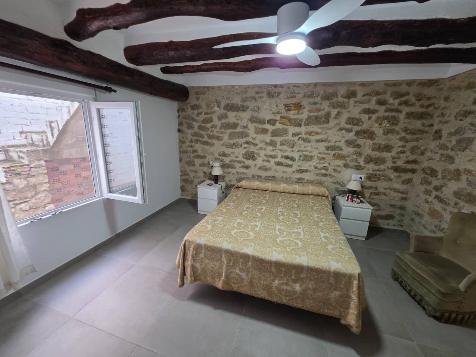6 bedroom Townhouse for sale in Vall de Gallinera with garage - € 445,000 (Ref: 9927520)