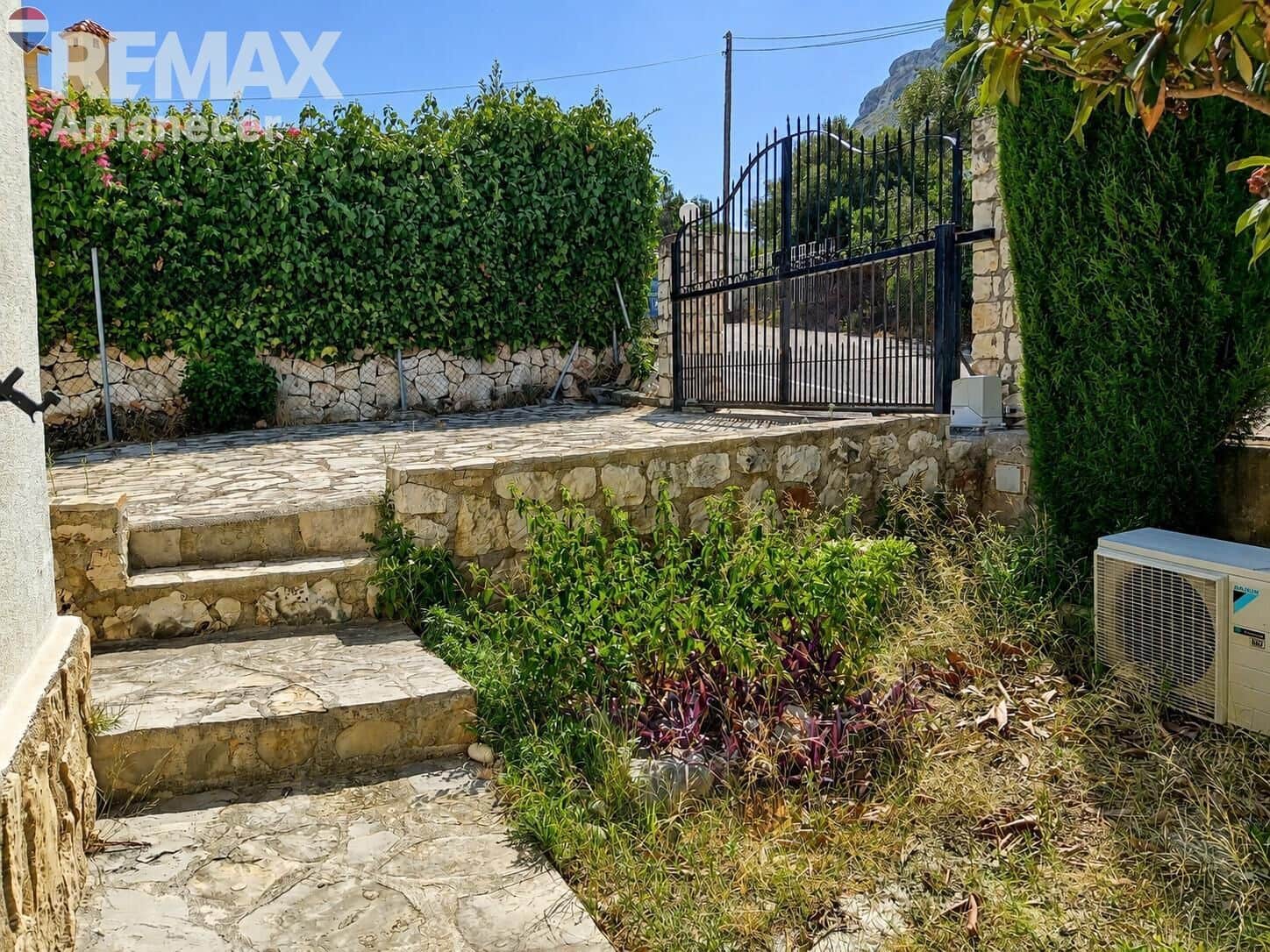 3 bedroom Villa for sale in Denia with garage - € 500,000 (Ref: 10030622)