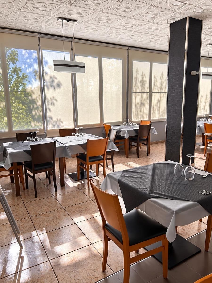 Restaurant/Bar for sale in Maella - € 950,000 (Ref: 10166719)