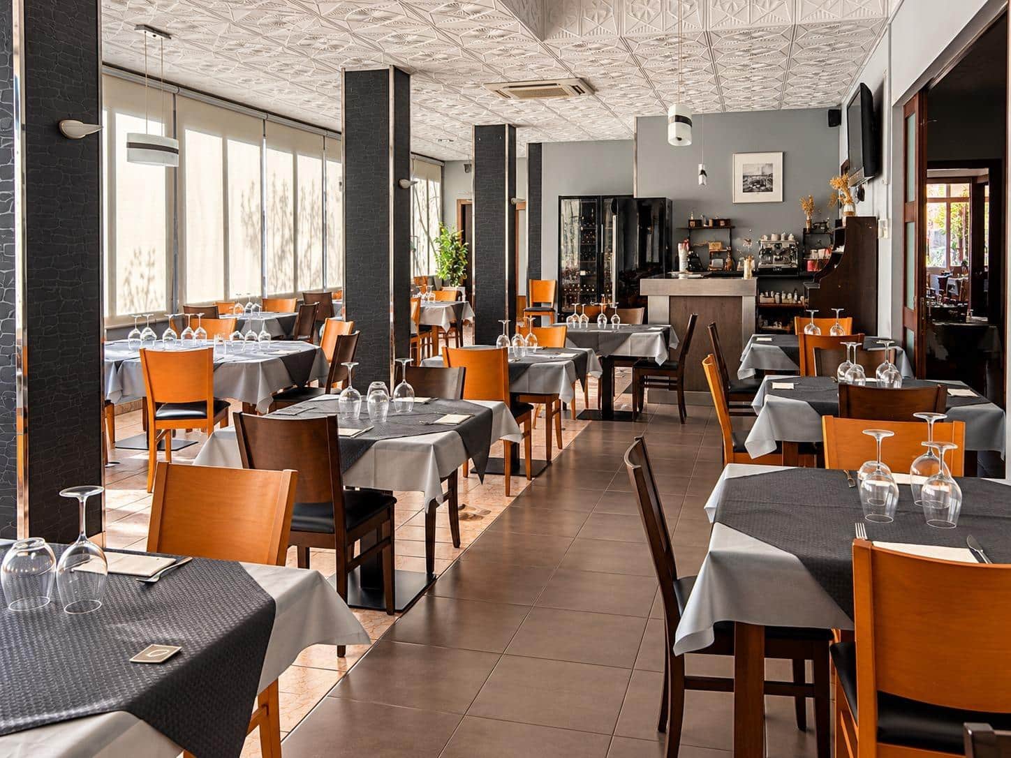 Restaurant/Bar for sale in Maella - € 950,000 (Ref: 10166719)