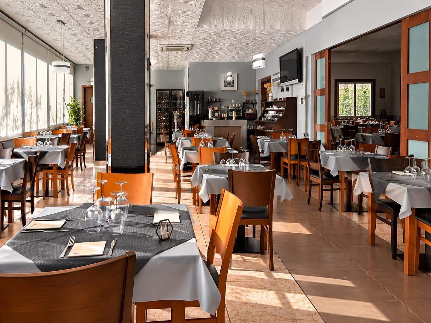 Restaurant/Bar for sale in Maella - € 950,000 (Ref: 10166719)