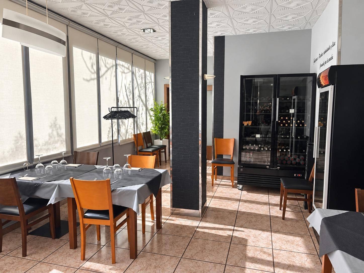 Restaurant/Bar for sale in Maella - € 950,000 (Ref: 10166719)