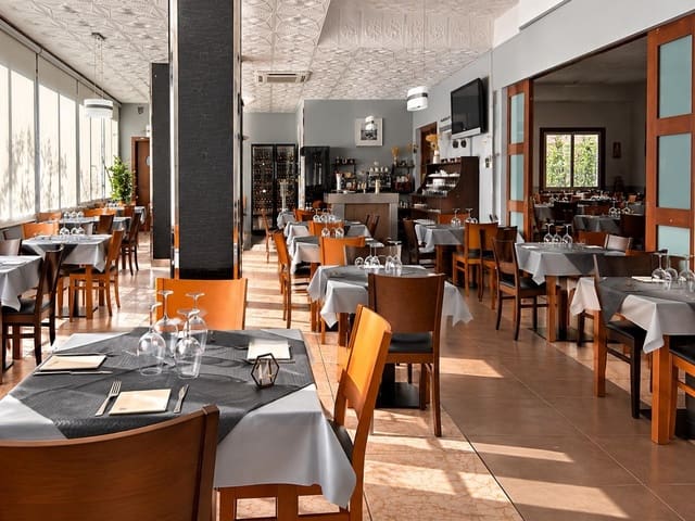 Restaurant/Bar til salg i Maella - € 950.000 (Ref: 10166719)