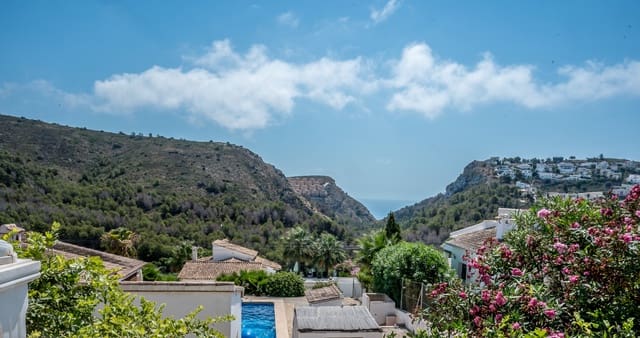 3 makuuhuone Huvila myytävänä paikassa Paichi, Teulada-Moraira mukana uima-altaan 
autotalli - 930 000 € (Ref: 9168817)