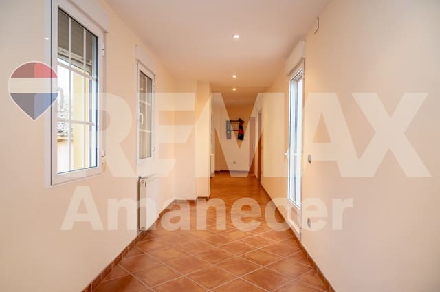 Chalet de 5 habitaciones en Alfafara en venta con garaje - 240.000 € (Ref: 9665411)