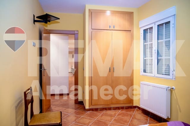 Chalet de 5 habitaciones en Alfafara en venta con garaje - 240.000 € (Ref: 9665411)