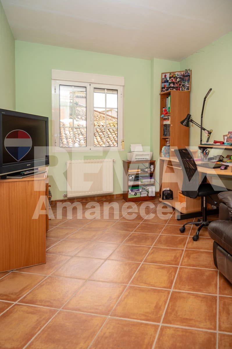 Chalet de 5 habitaciones en Alfafara en venta con garaje - 240.000 € (Ref: 9665411)