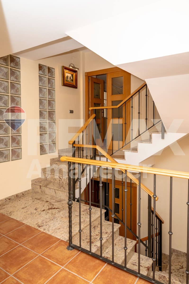 Chalet de 5 habitaciones en Alfafara en venta con garaje - 240.000 € (Ref: 9665411)