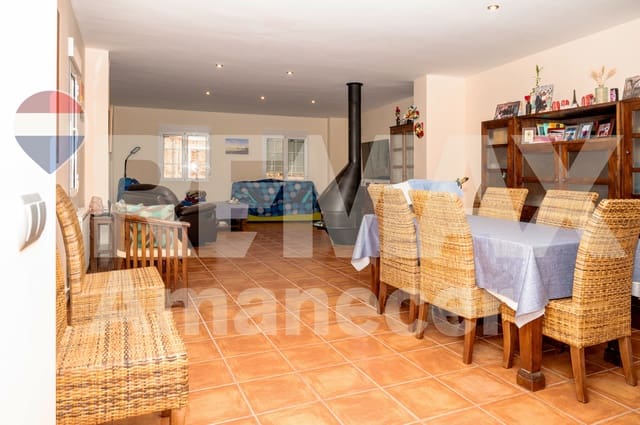 Chalet de 5 habitaciones en Alfafara en venta con garaje - 240.000 € (Ref: 9665411)